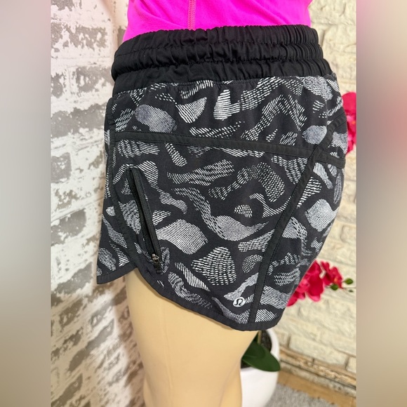 lululemon athletica Black and Gray Patterned Athletic Shorts - Picture 6 of 11
